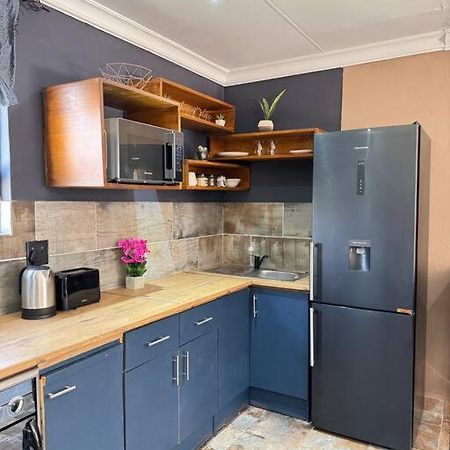 Spacious Stay-In 2Bedroom Apartment Кемптон-Парк Экстерьер фото