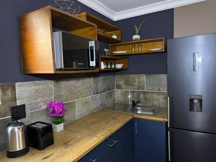 Spacious Stay-In 2Bedroom Apartment Кемптон-Парк Экстерьер фото