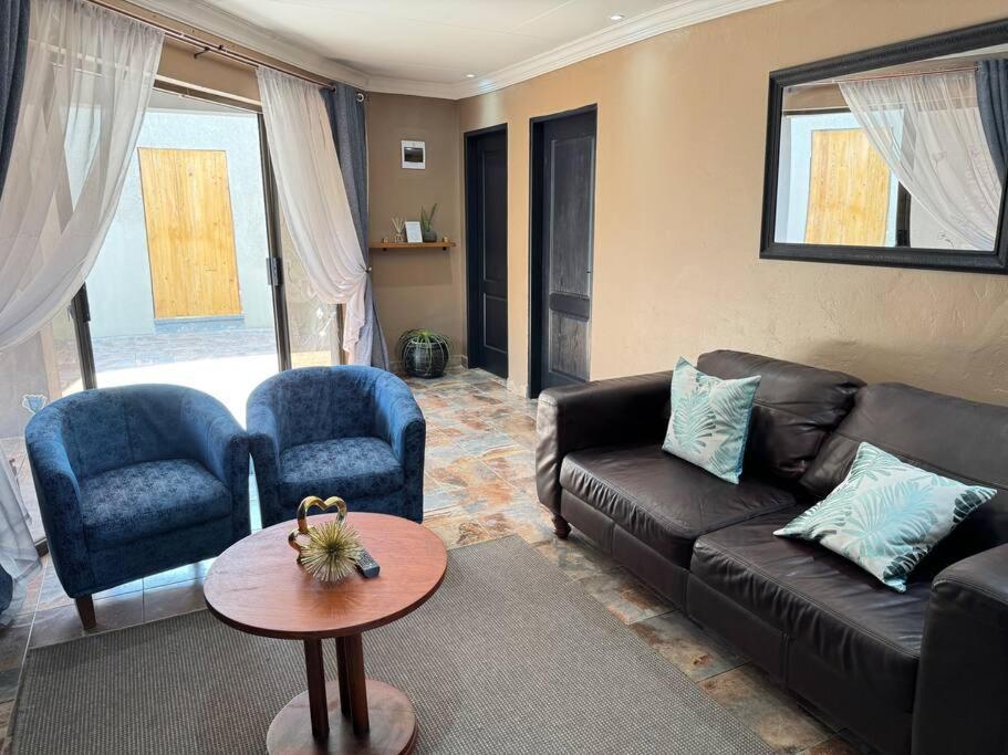 Spacious Stay-In 2Bedroom Apartment Кемптон-Парк Экстерьер фото